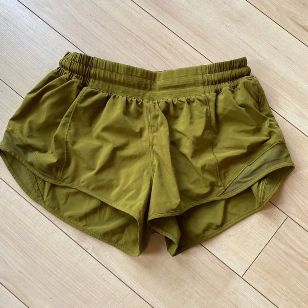 Lululemon Hotty Hot Low-Rise Lined Short 2.5"